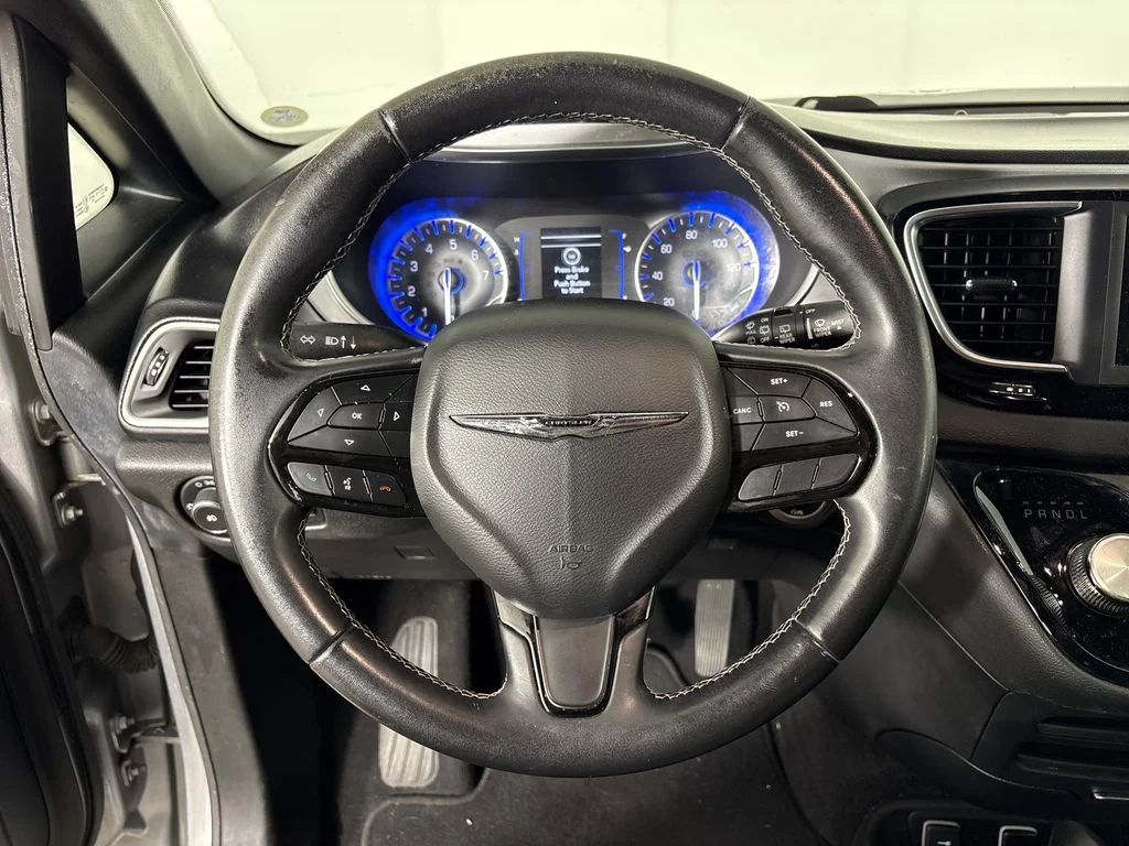Used 2018 Silver Chrysler Touring Plus image 13