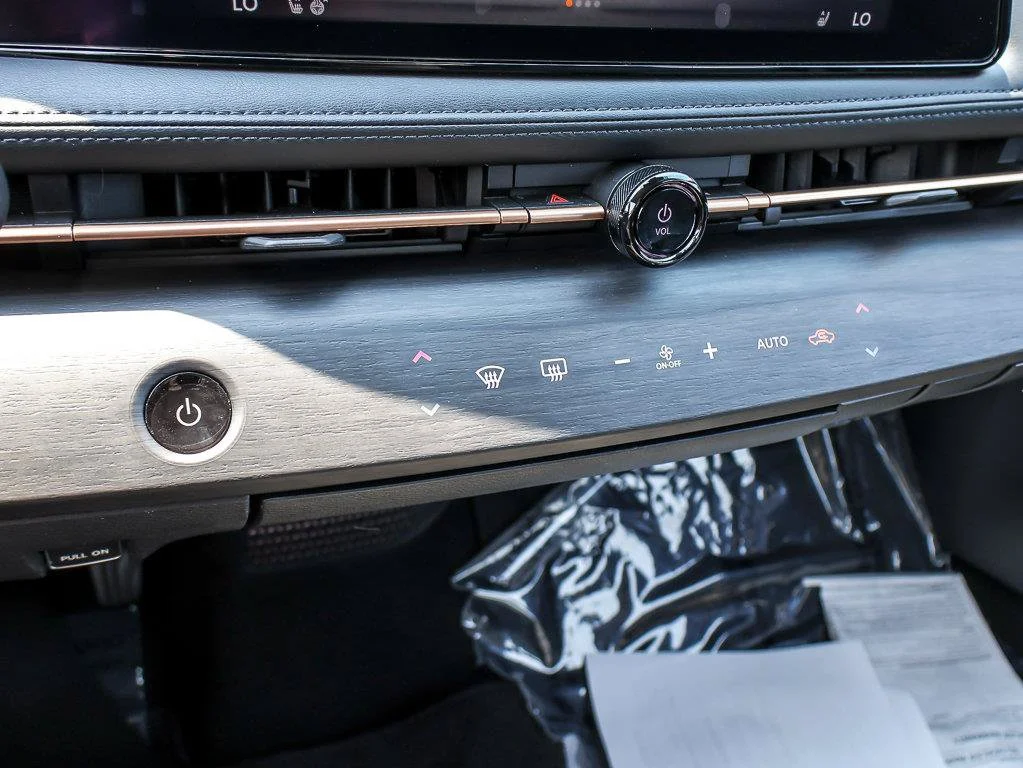 Used 2023 Brilliant Silver Metallic/Black Diamond Pearl Nissan ENGAGE image 22