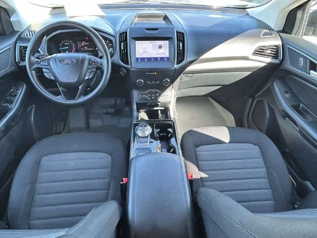 Used 2020 Silver Ford SE image 4