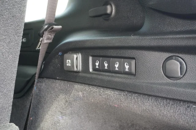 Used 2021 WHITE Jeep Overland image 12