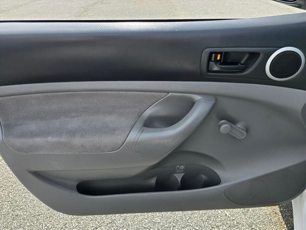 Used 2007 White Toyota  image 7
