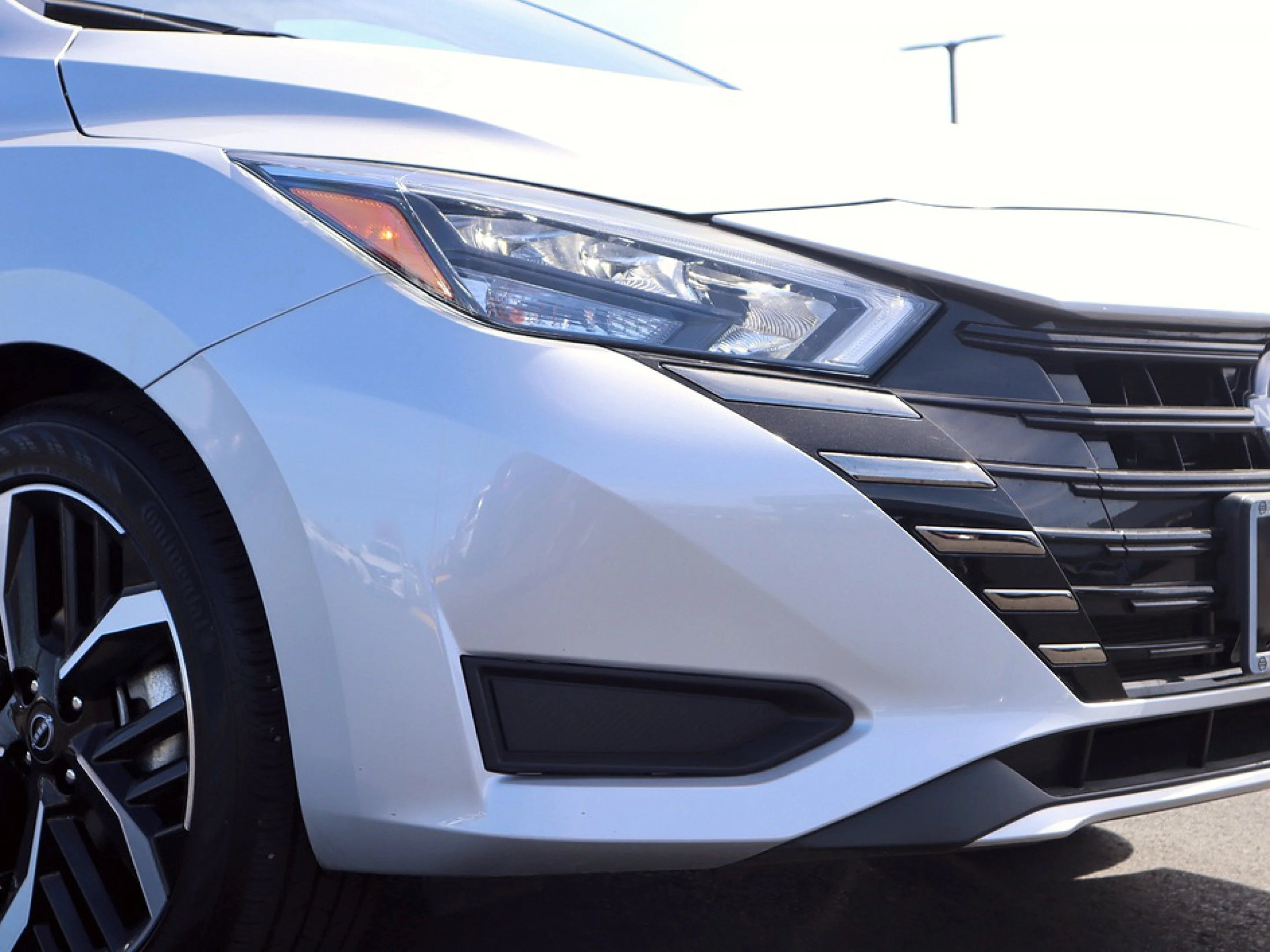 2025 Nissan Versa Sedan SR - Photo 24