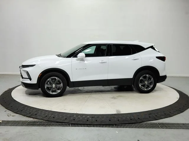 Used 2025 White Chevrolet LT image 5