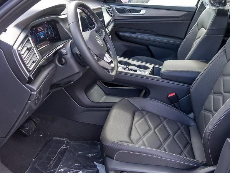 New 2026 Deep Black Pearl Volkswagen 2.0T SE image 10