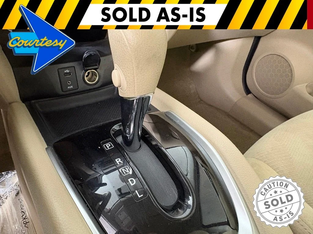 Used 2015 Red Nissan S image 32