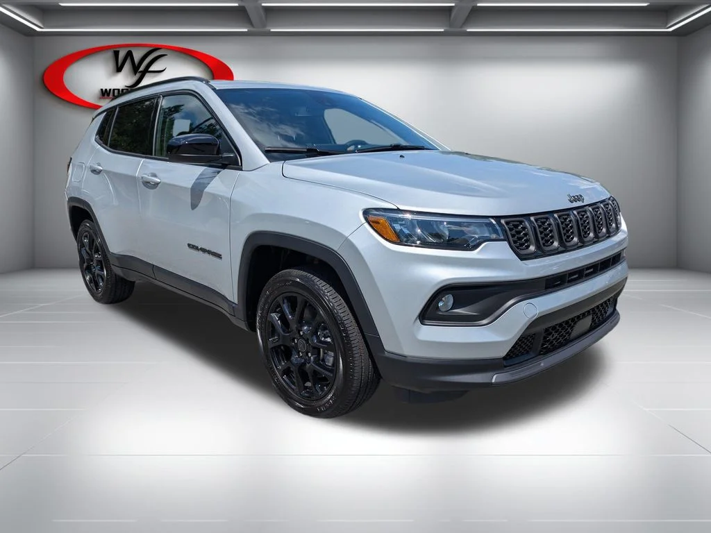 New 2026 Silver Zynith Metallic Clear-Coat Exterior Paint Jeep Latitude image 2