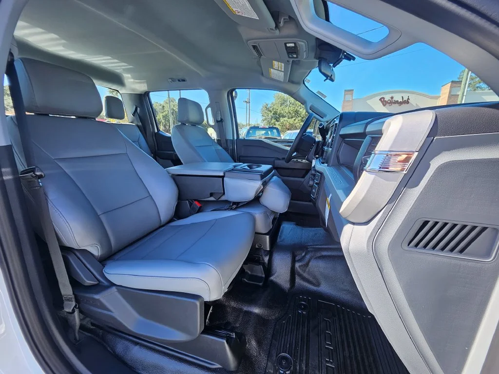 New 2027 Oxford White Ford F-250® XL image 28