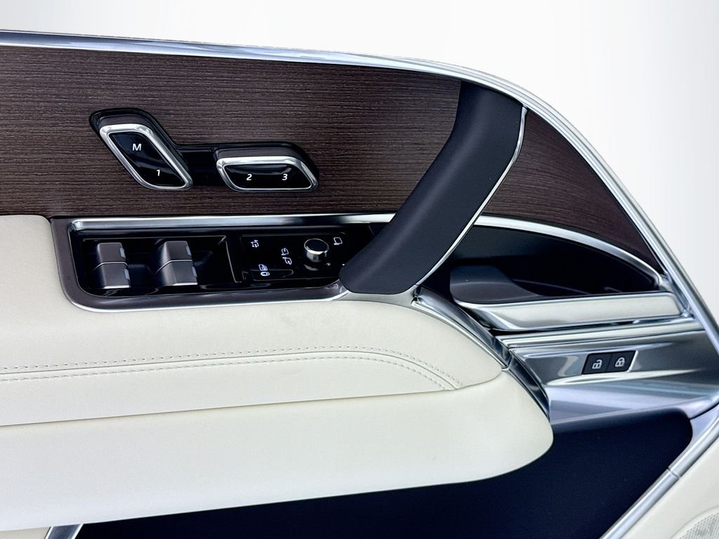 New 2026 Fuji White LAND ROVER SE 7 Seats image 24