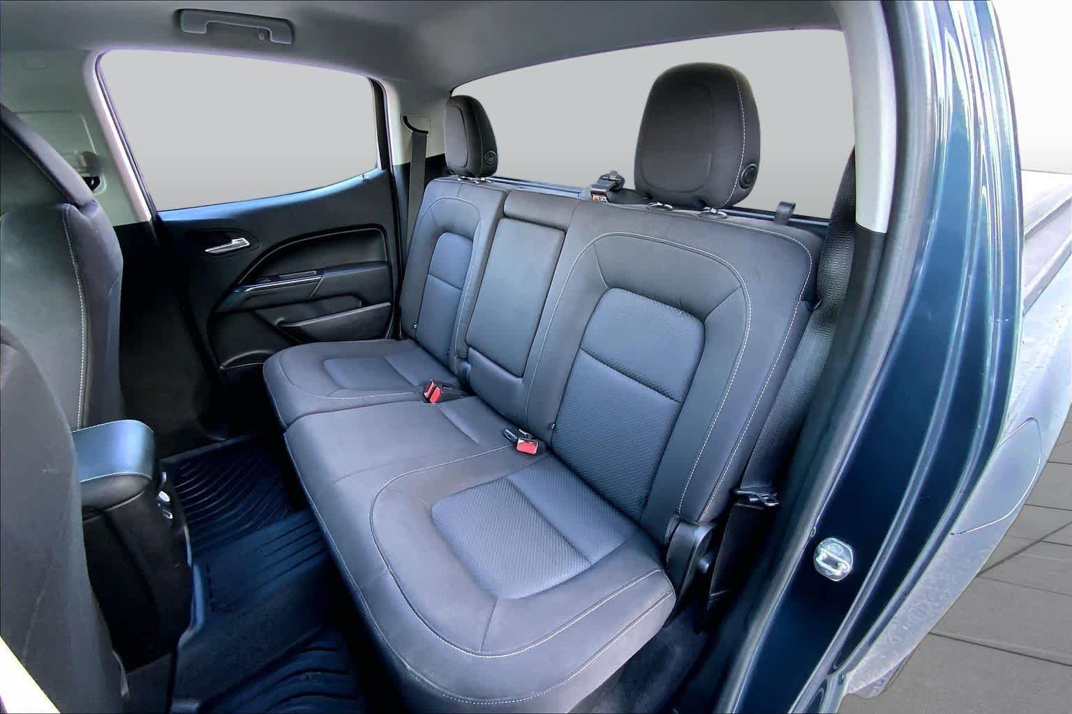 Used 2019 Shadow Gray Metallic Chevrolet 4WD LT image 21