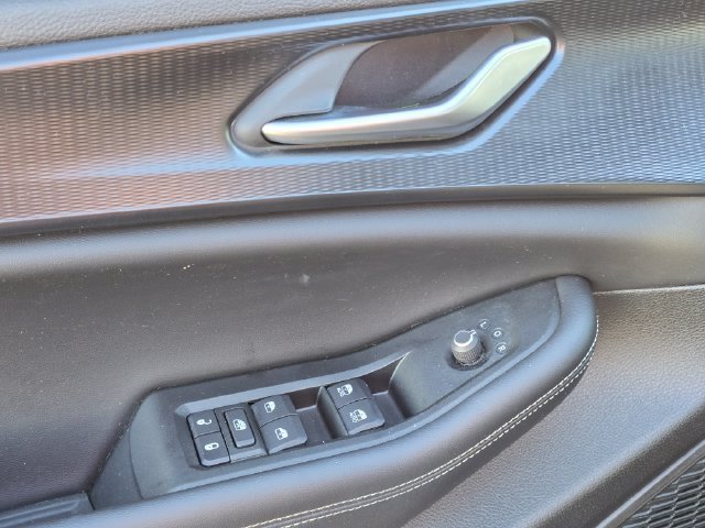 Certified Used 2024 Diamond Black Crystal Pearlcoat Jeep Altitude image 37