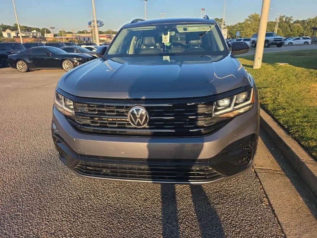 Used 2022 Gray Volkswagen 3.6L V6 SEL R-Line image 4
