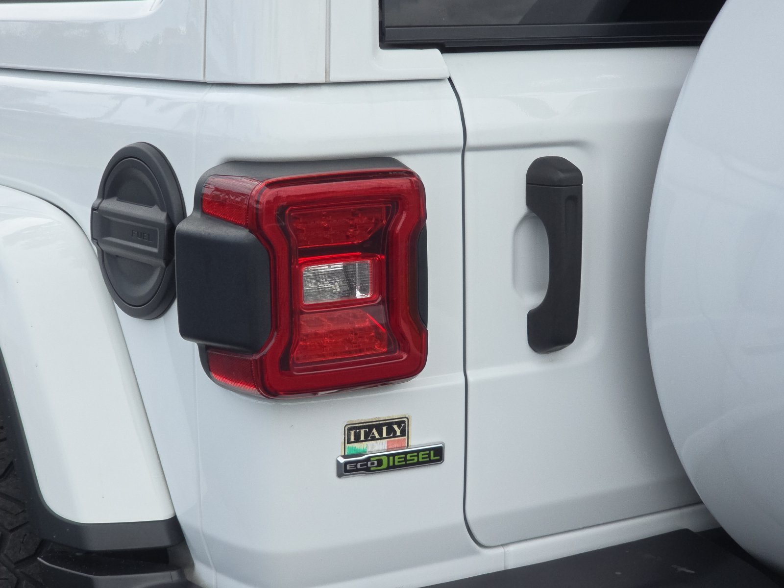 Used 2021 White Jeep Unlimited Sahara image 16