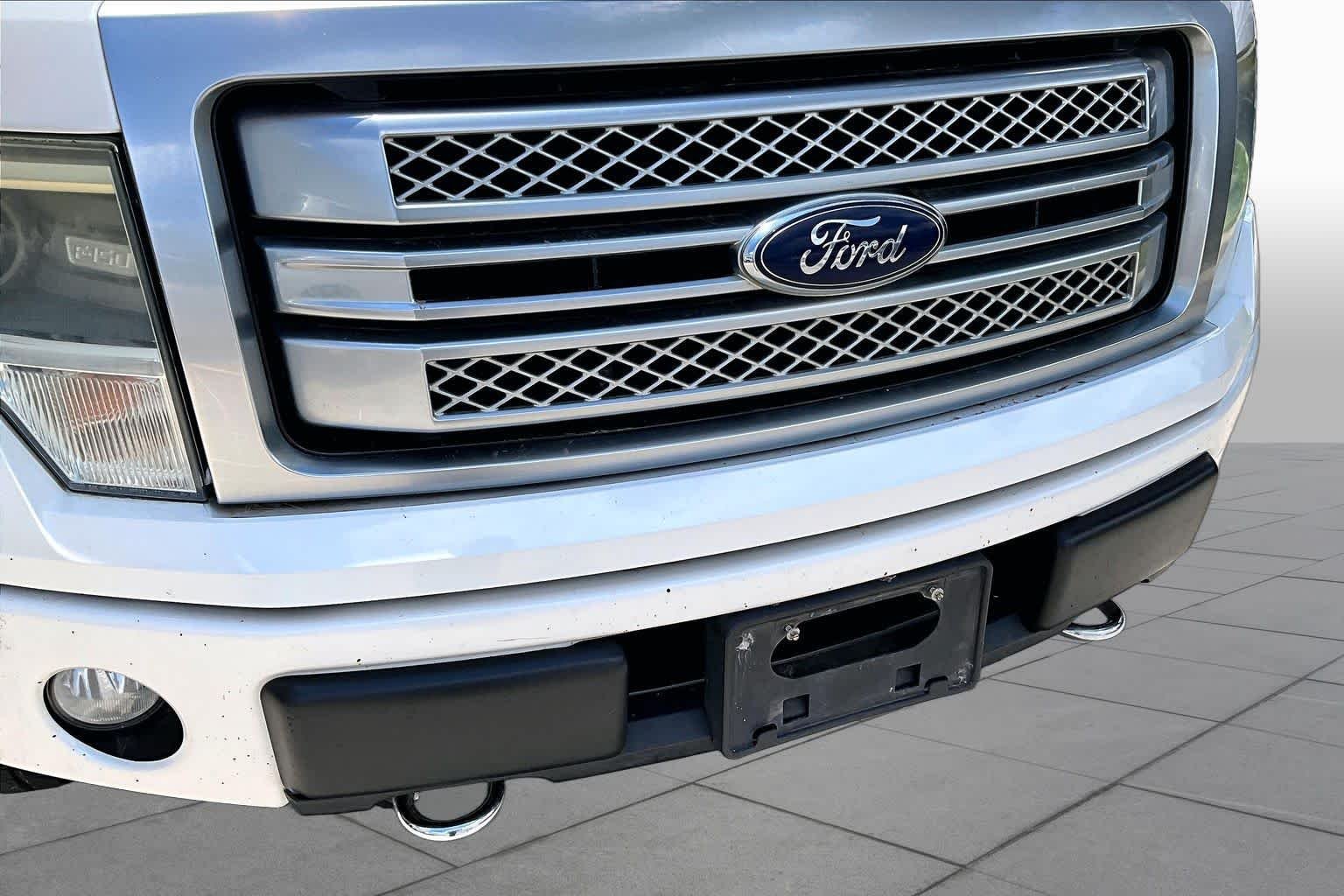 Used 2014 White Platinum Metallic Tri-Coat Ford Platinum image 28