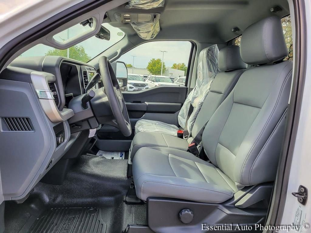 New 2025 Oxford White Ford F-450® XL image 9