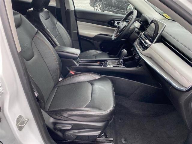 Used 2022 Bright White Clearcoat Jeep Limited image 26