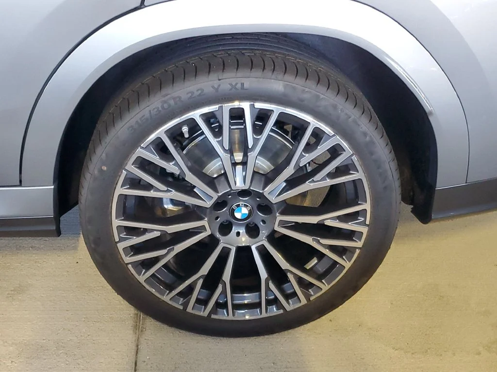 New 2027 Skyscraper Grey Metallic BMW xDrive40i image 5