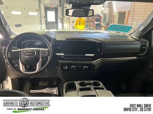 2024 GMC Sierra 1500 SLT - Photo 20