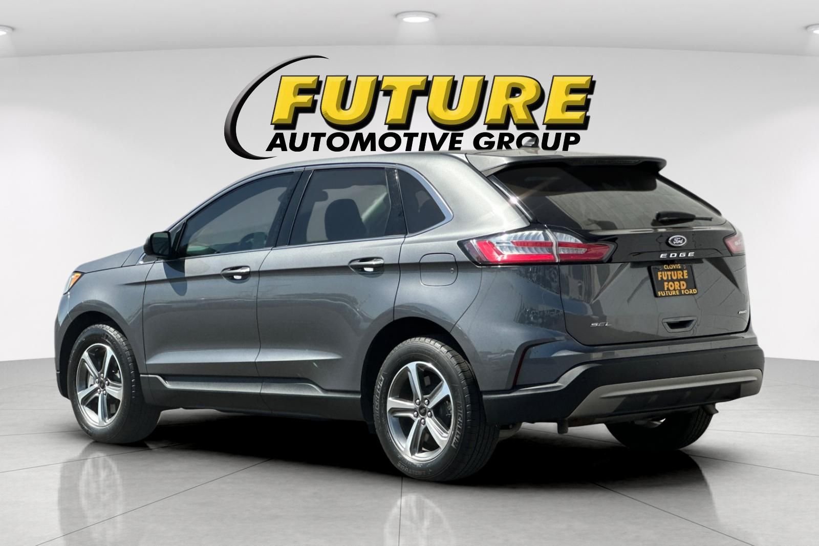 Used 2024 Gray Ford SEL image 5