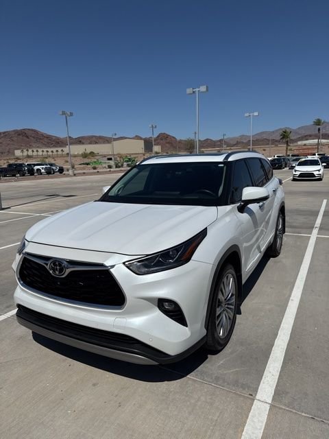 2023 Toyota Highlander Platinum FWD's photo