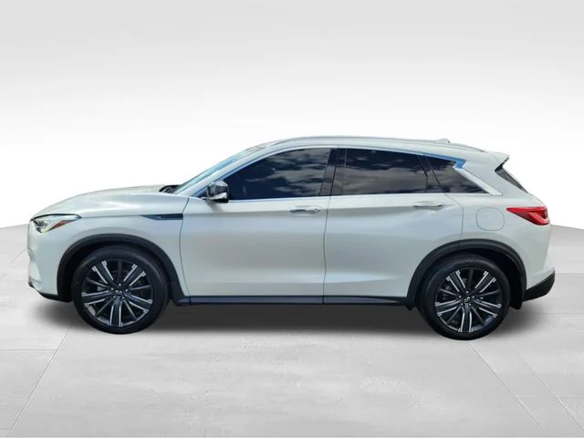 Certified Used 2021 Majestic INFINITI LUXE image 2