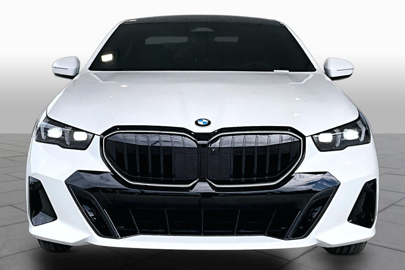 Certified Used 2025 Mineral White Metallic BMW 530i image 3