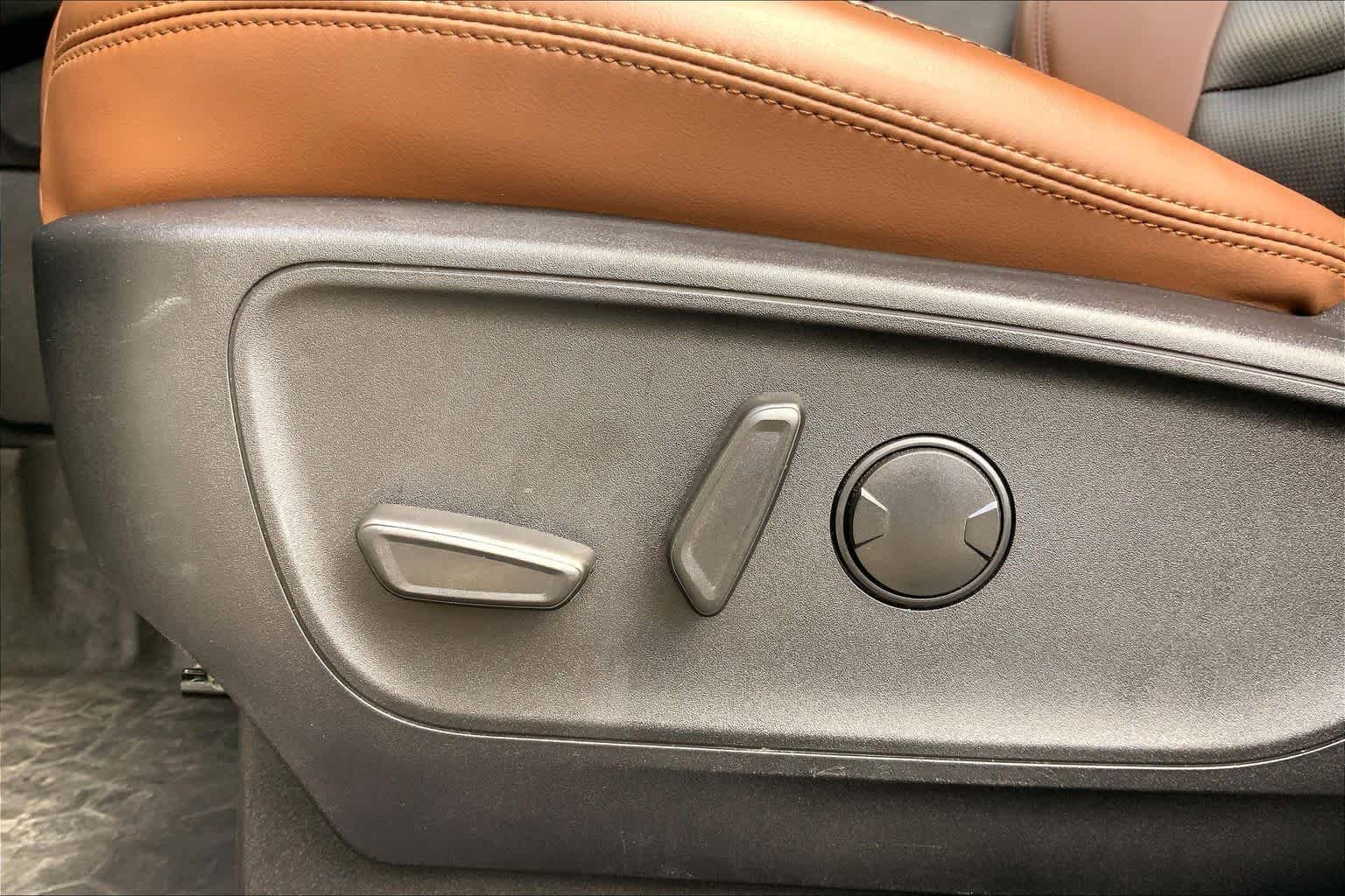 Used 2023 Cactus Gray Ford Badlands image 32