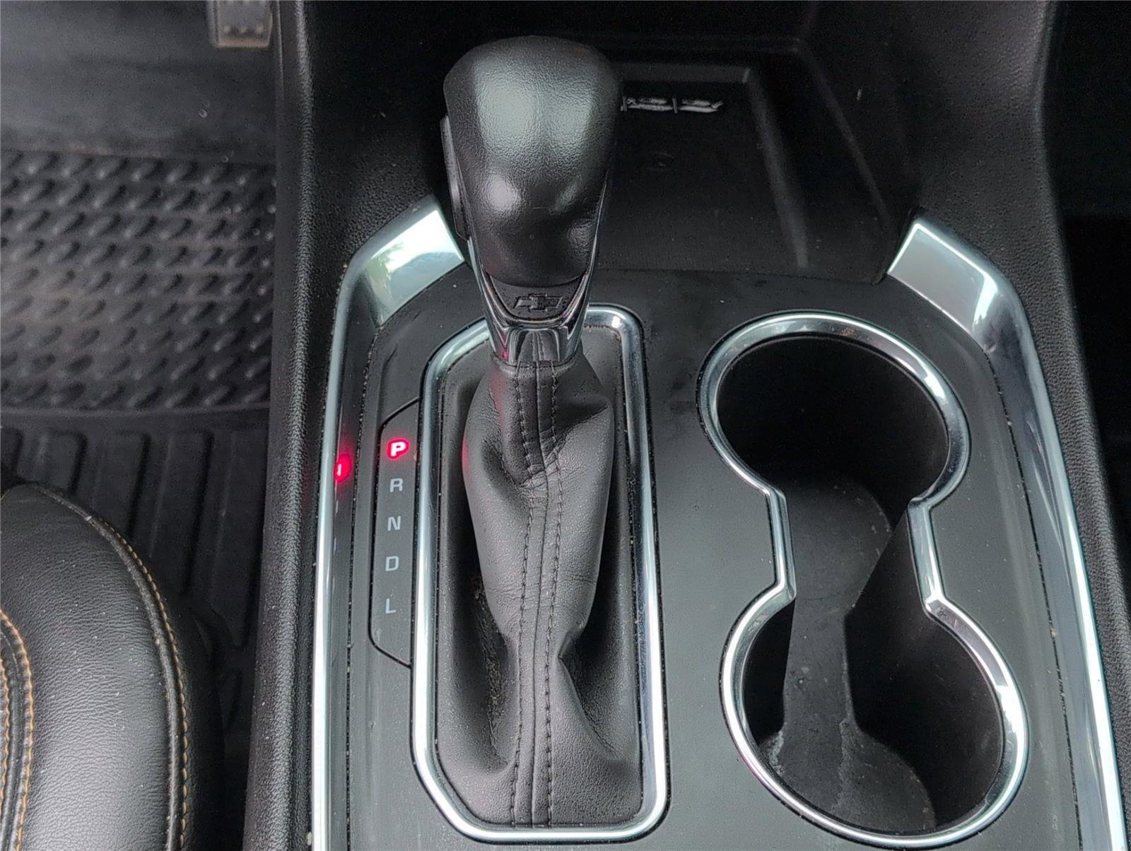 Used 2021 Iridescent Pearl Tricoat Chevrolet Premier image 22