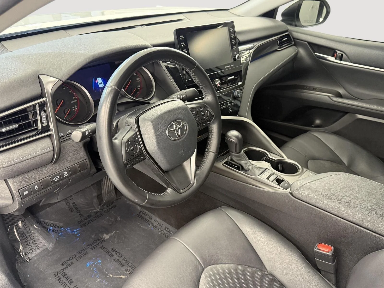Used 2021 Wind Chill Pearl Toyota XSE image 18