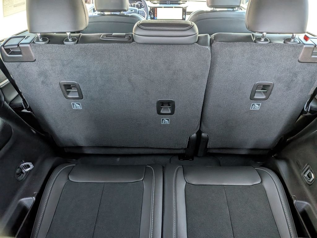 New 2026 Baltic Gray Metallic Clear-Coat Exterior Paint Jeep Altitude image 27