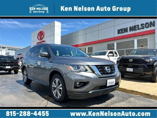 2017 Nissan Pathfinder SL 4WD's photo