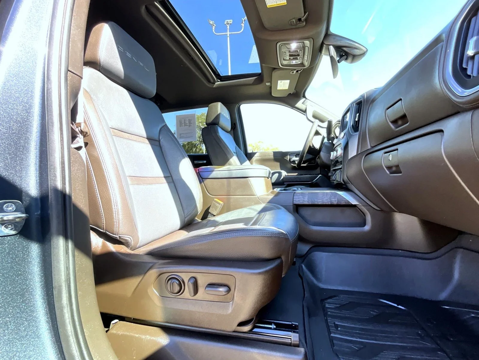 Used 2022 Blue GMC Denali image 19