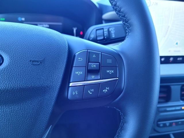 Used 2025 White Ford Lariat image 23