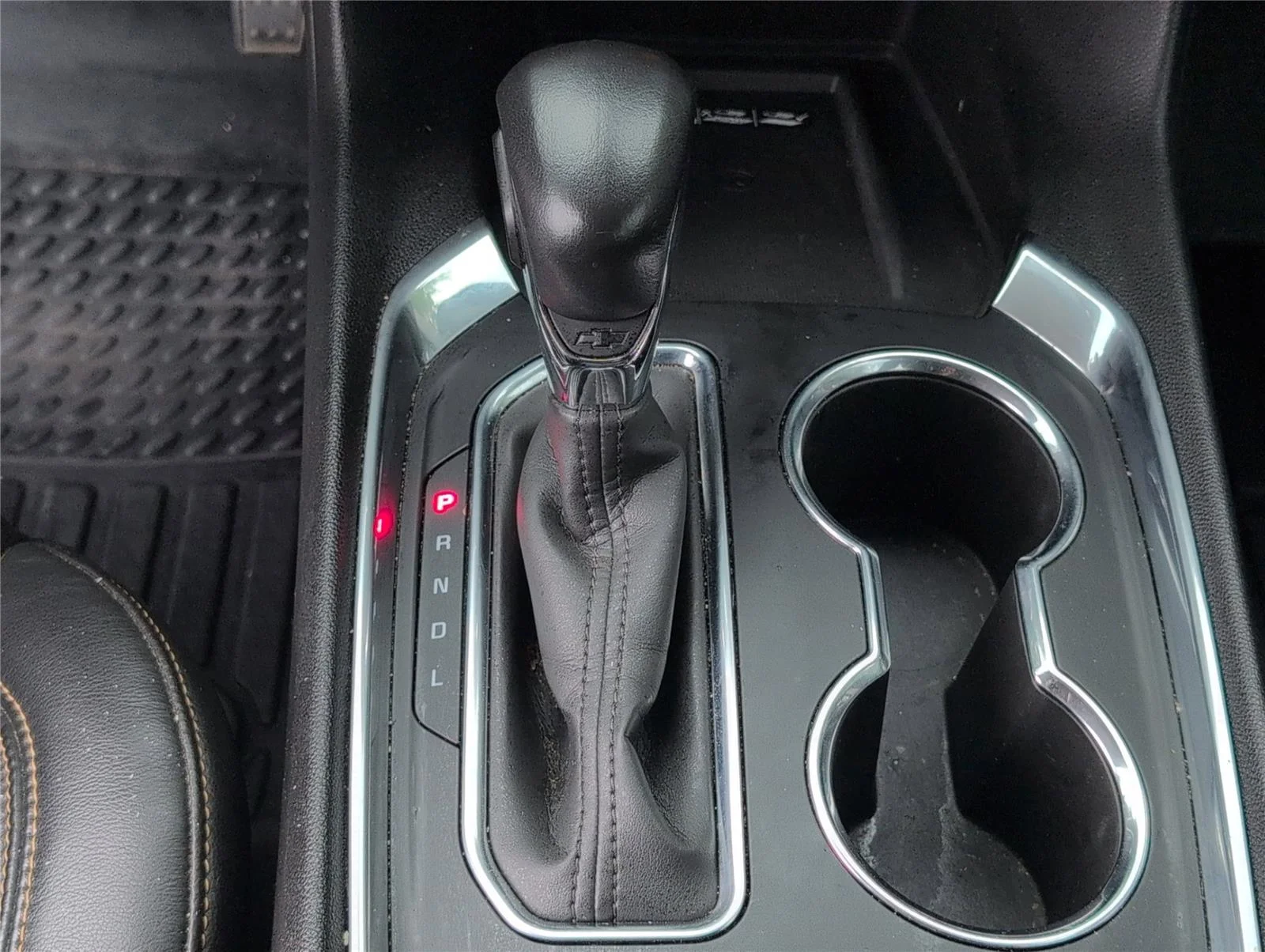 Used 2021 Iridescent Pearl Tricoat Chevrolet Premier image 22