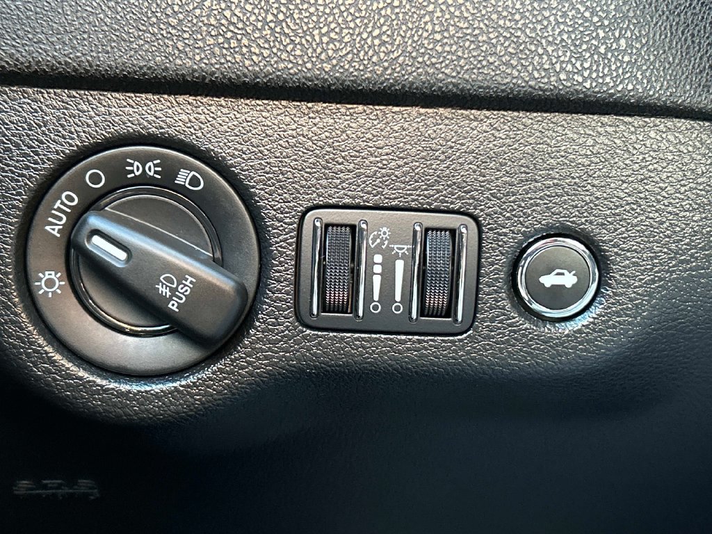 Used 2023 Green Dodge SXT image 18