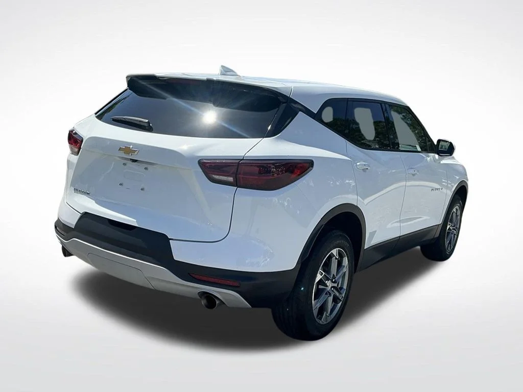 Used 2024 White Chevrolet LT image 8