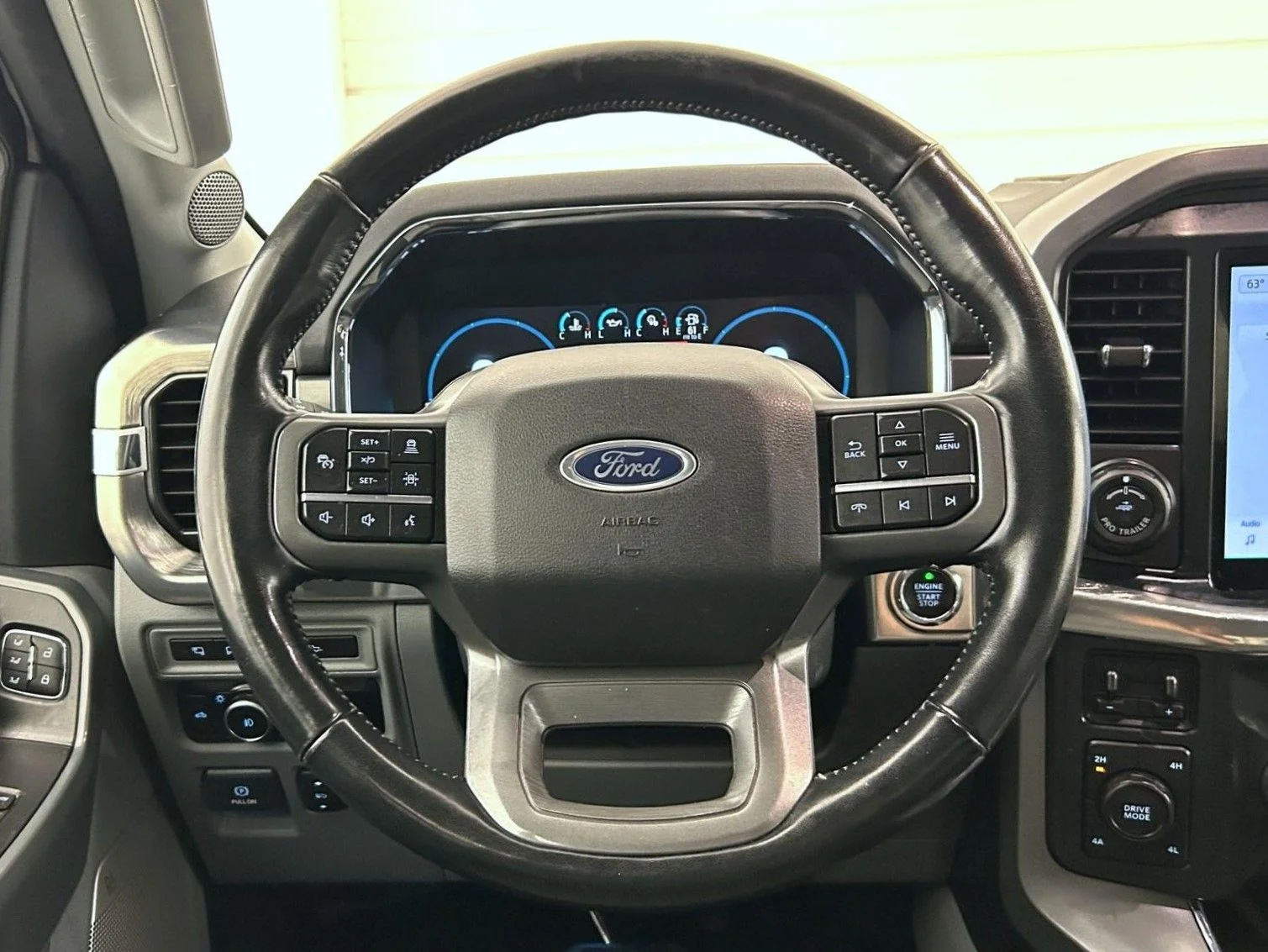 Used 2022 White Ford Lariat image 11