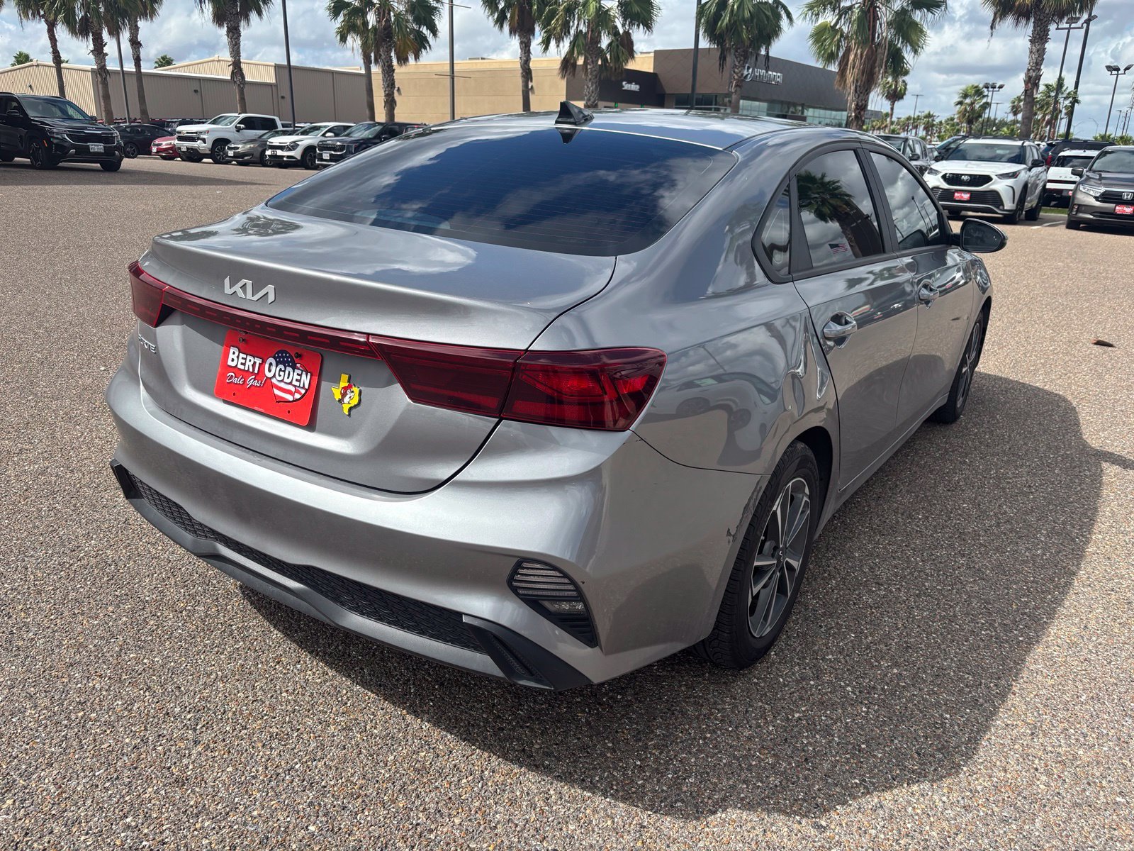 Used 2023 Gray Kia LXS image 6