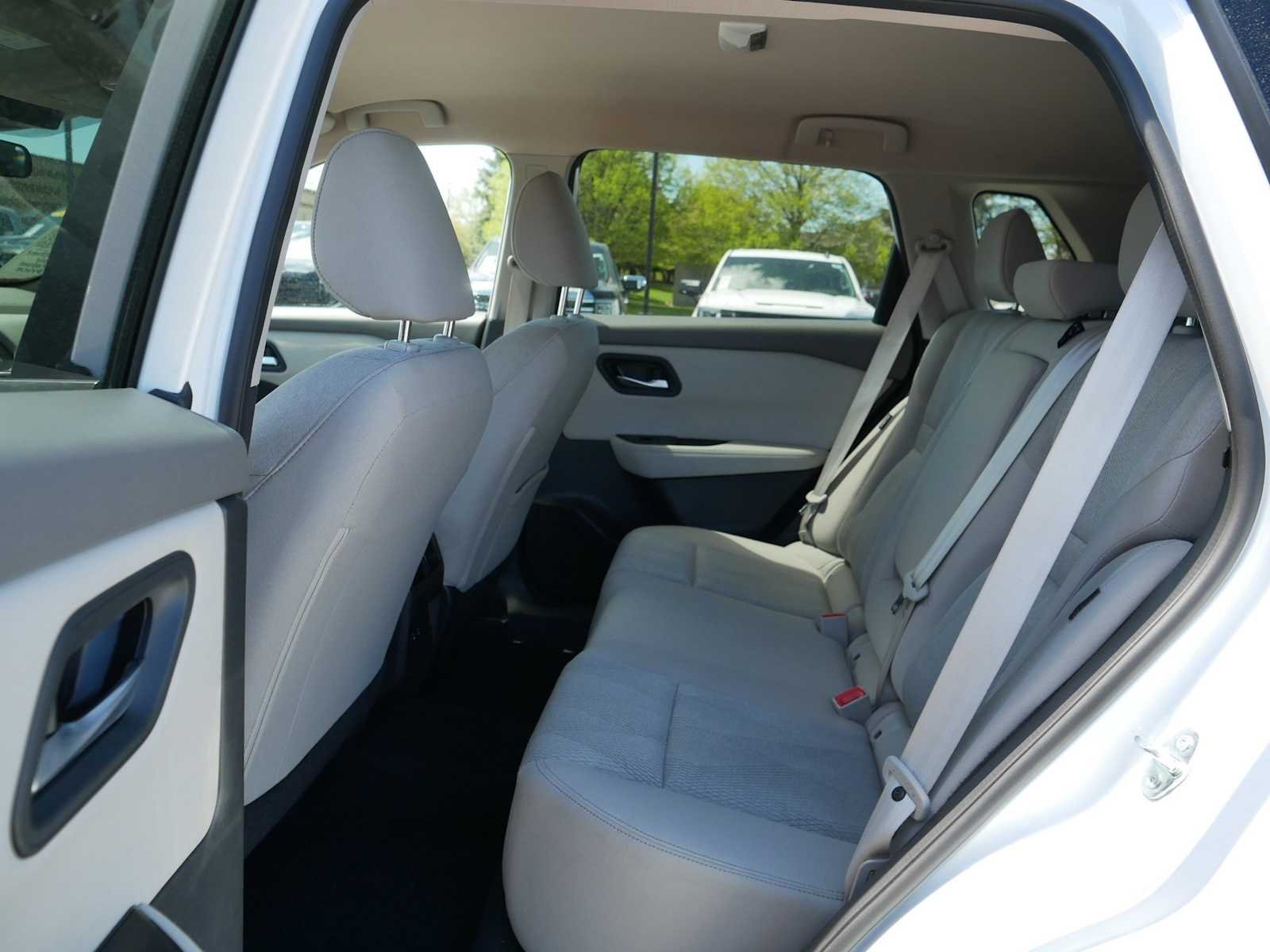 2025 Nissan Rogue SV - Photo 35
