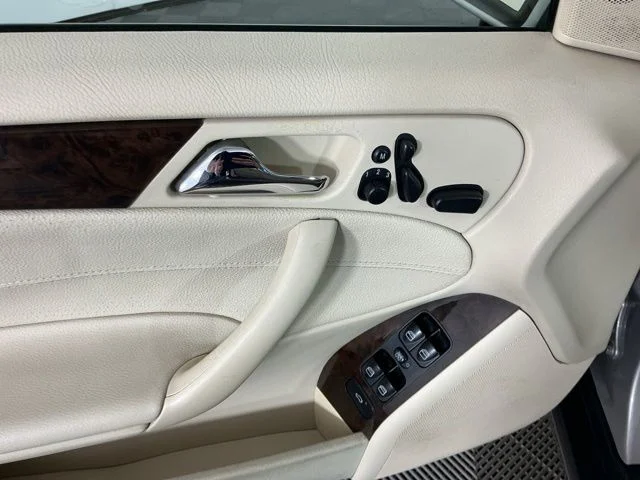 Used 2006  Mercedes-Benz C 350 image 12
