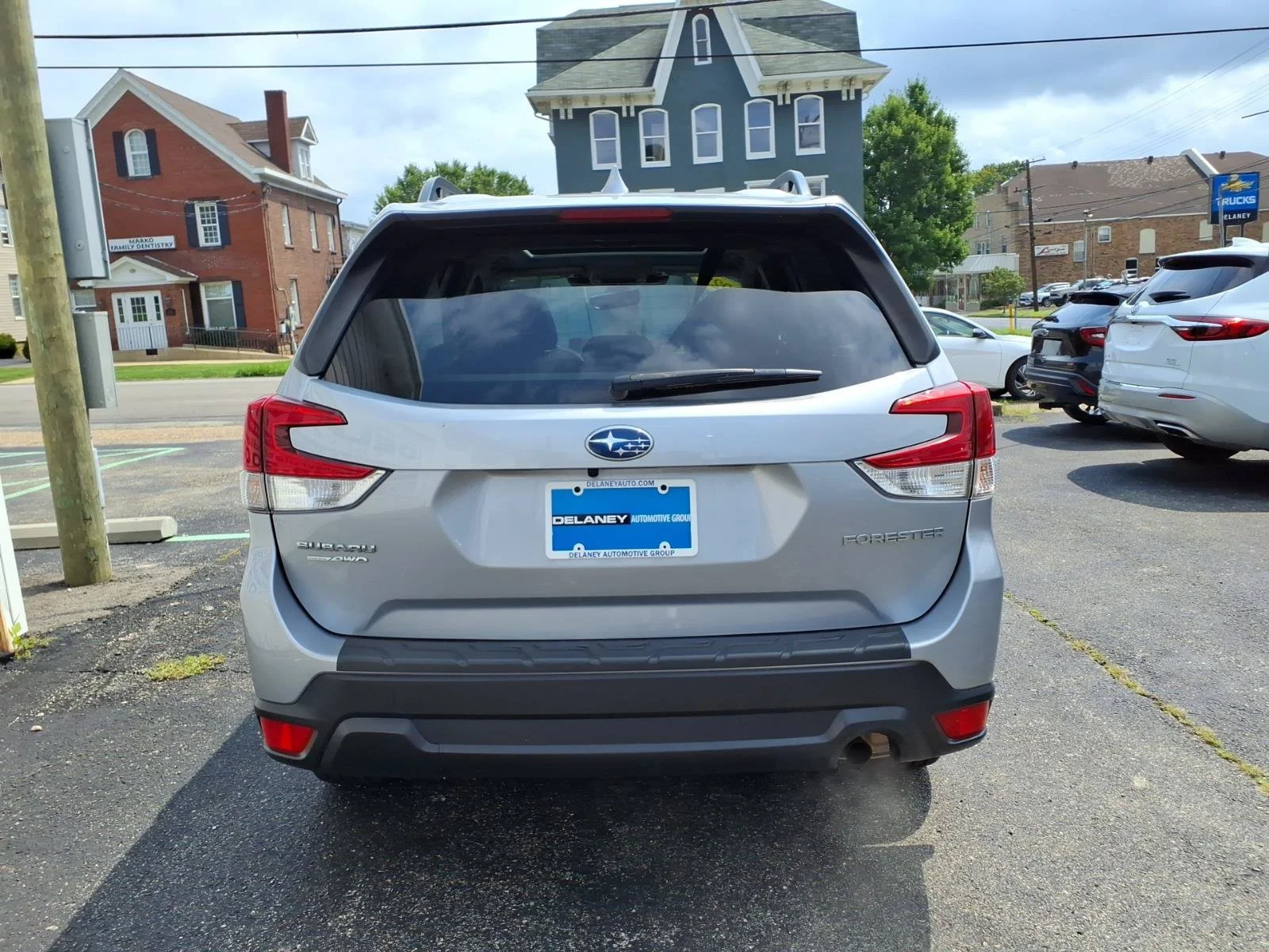 Used 2022 Ice Silver Metallic Subaru Premium image 5