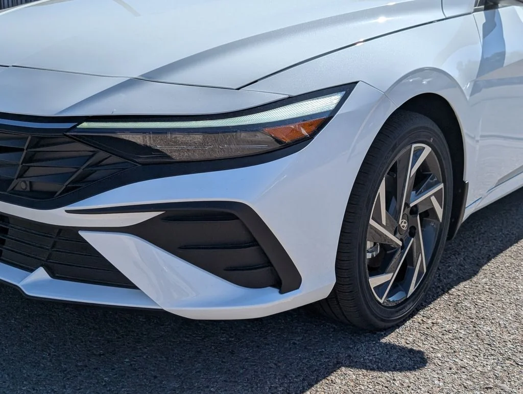 New 2025 White Hyundai SEL Sport image 2