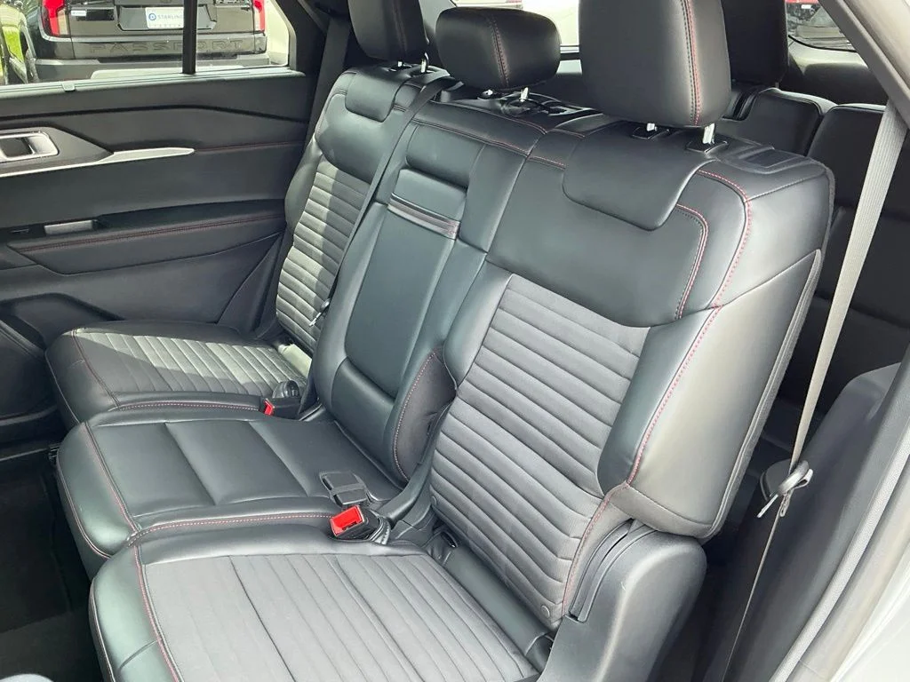 Used 2025 Gray Ford ST-Line image 24