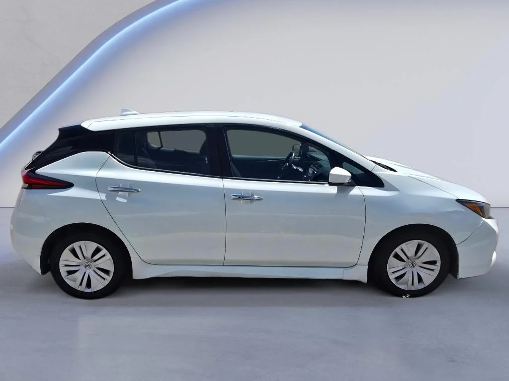 Used 2023 Glacier White Nissan S image 6