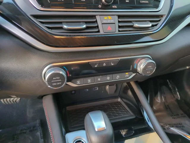 Used 2023 Blue Nissan 2.0 SR image 22