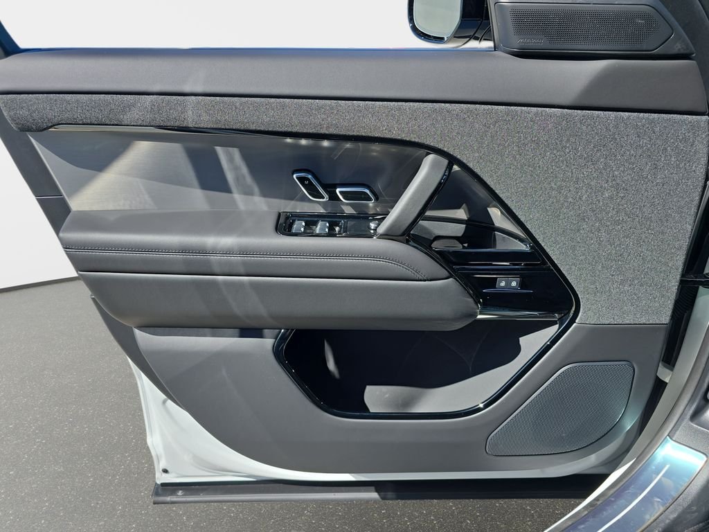 New 2026 Fuji White Land Rover SE image 28