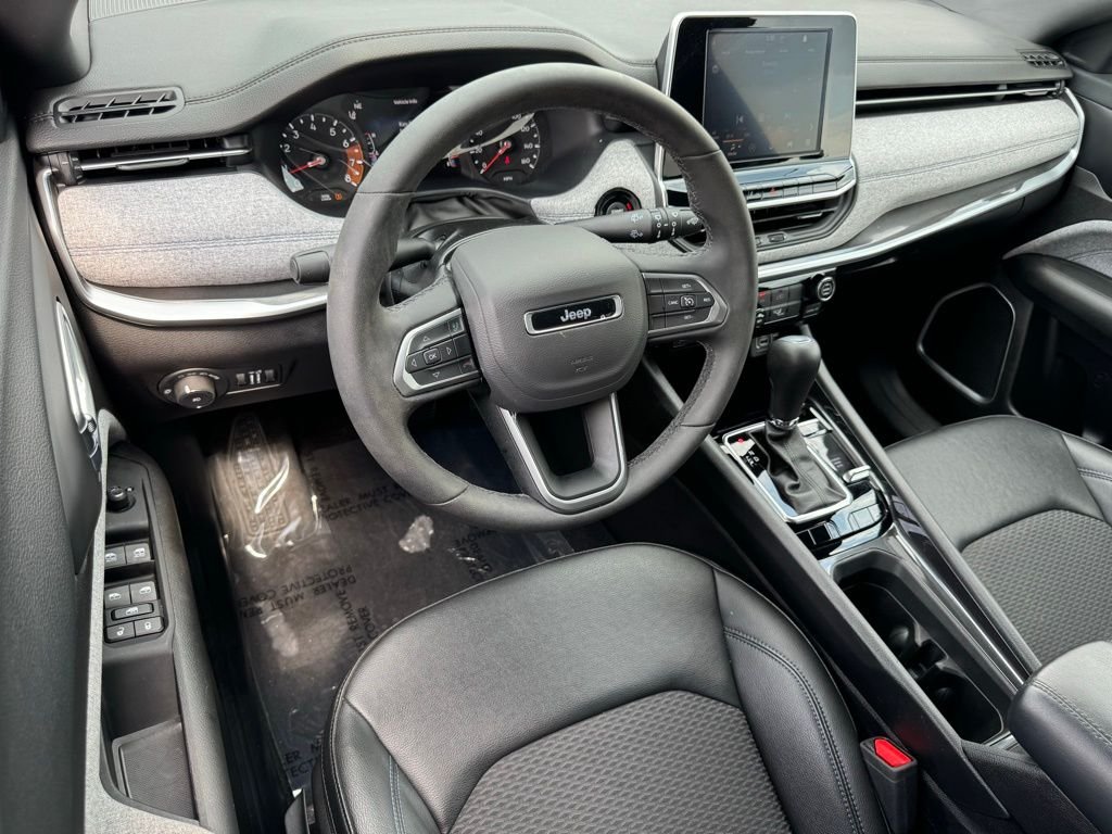 Used 2025 Black Jeep Latitude image 25
