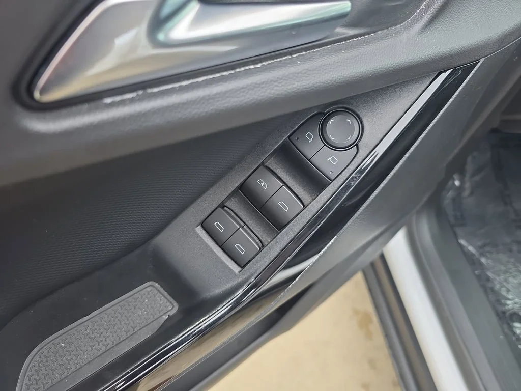 2025 Chevrolet Equinox LT - Photo 19