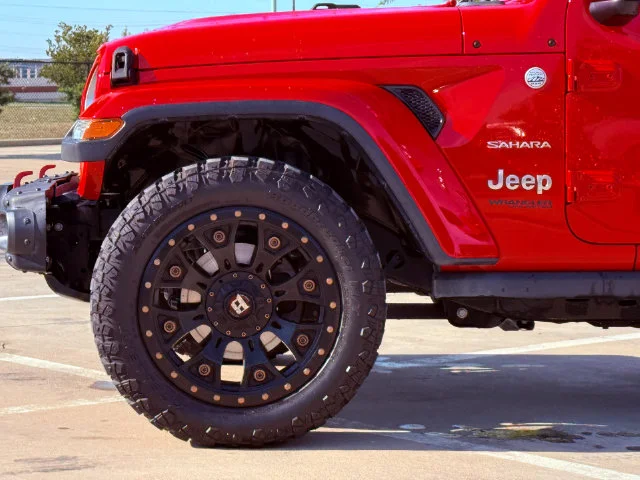 Used 2018 Red Jeep Unlimited Sahara image 13