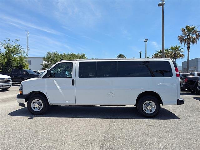 2024 Chevrolet Express Passenger LT - Photo 9