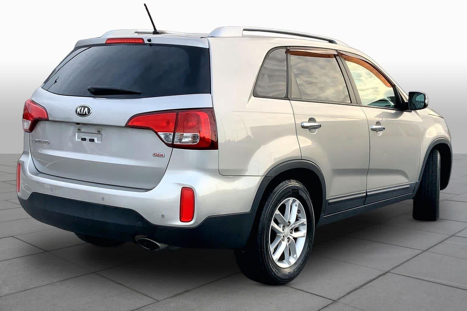 Used 2015 Satin Metal Kia LX image 13